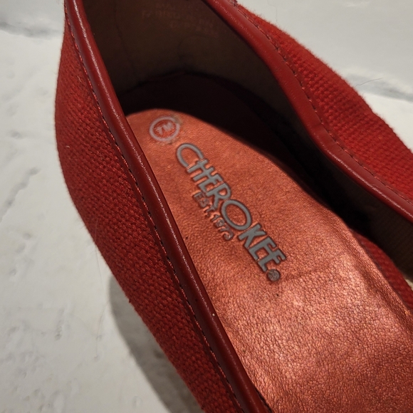 Cherokee Sandals - Picture 2 of 4